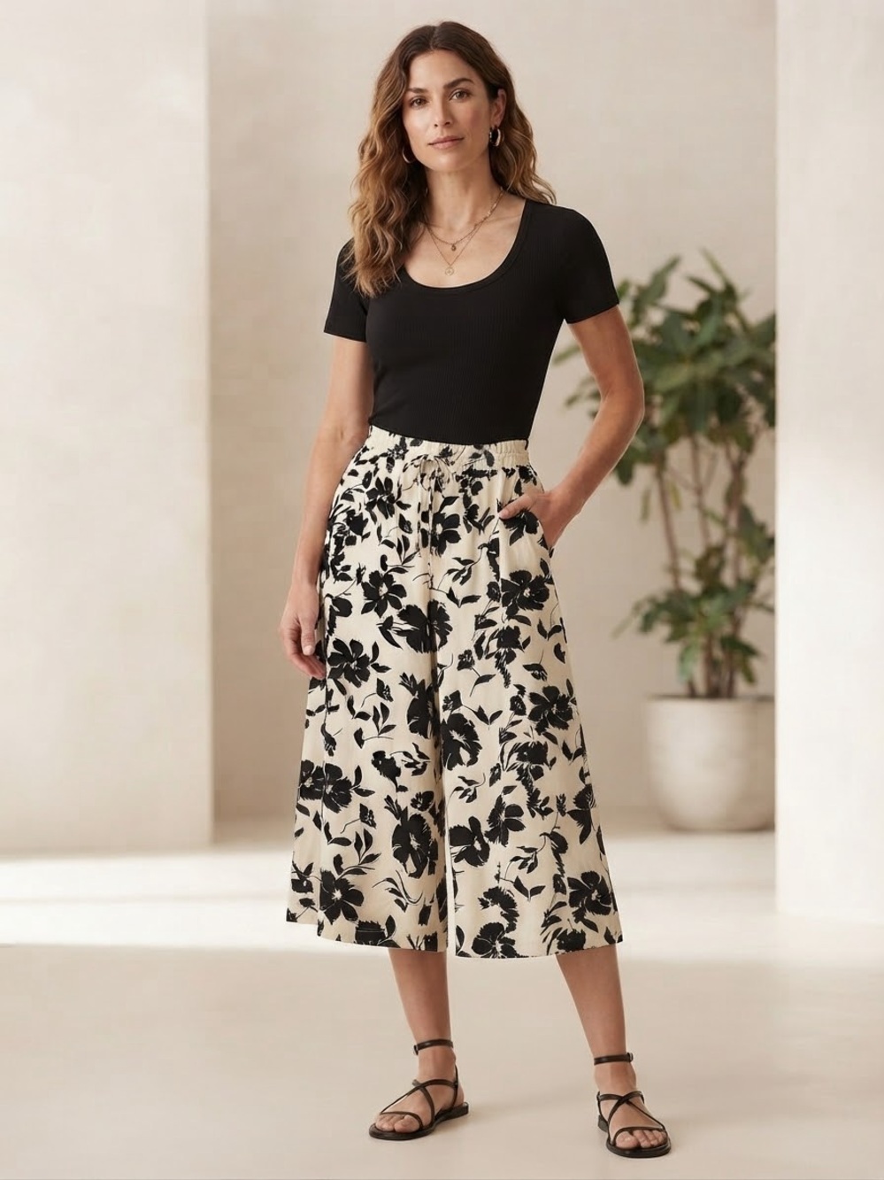 Women’s Cream Floral Wide-Leg Capris